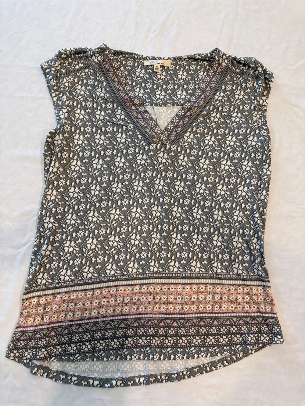 Stitch Fix V Neck Cap Sleeve Blouse in Gray with Pink Border